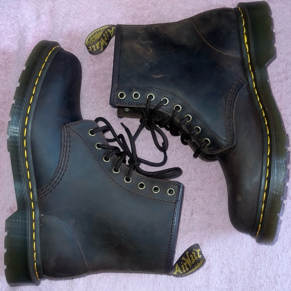 Dr martens boots dark brown